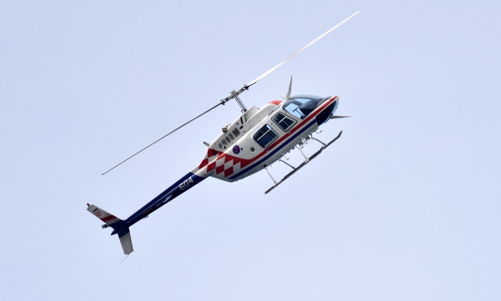 Helikopter Bell 206B u kakvom su vojni piloti neovlašteno prevozili civile