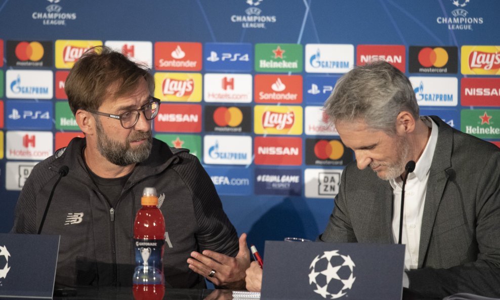 Trener Liverpoola Jurgen Klopp i prevoditelj