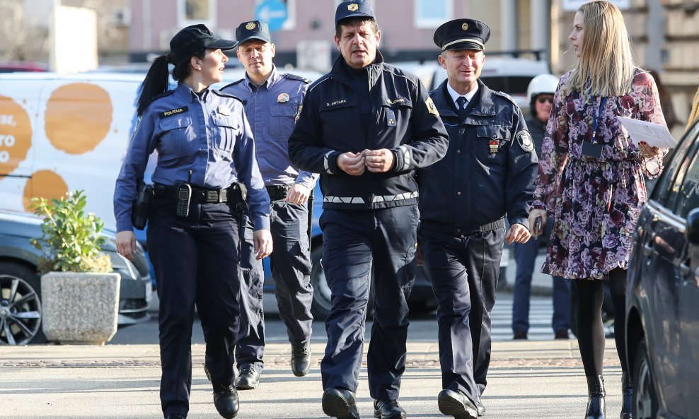 Slovenski i mađarski policajci.