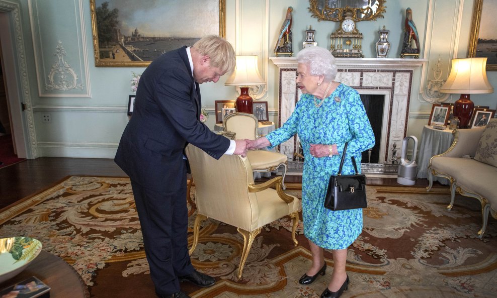 Boris Johnson i Elizabeta II.