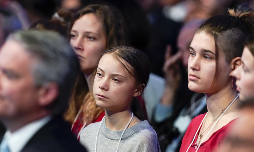 Greta Thunberg sluša Trumpov govor