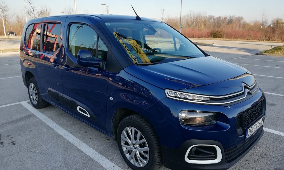 Citroën Berlingo Business je izvrsno polivalentno vozilo za one koji uz prijevoz putnika ujedno moraju prevesti i relativno veliku količinu tereta