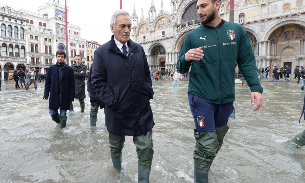 Gianluigi Donnarumma (desno)