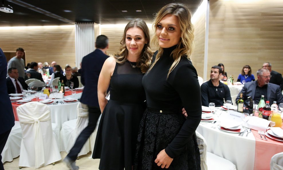 Sara Kolak i Sandra Perković (desno)