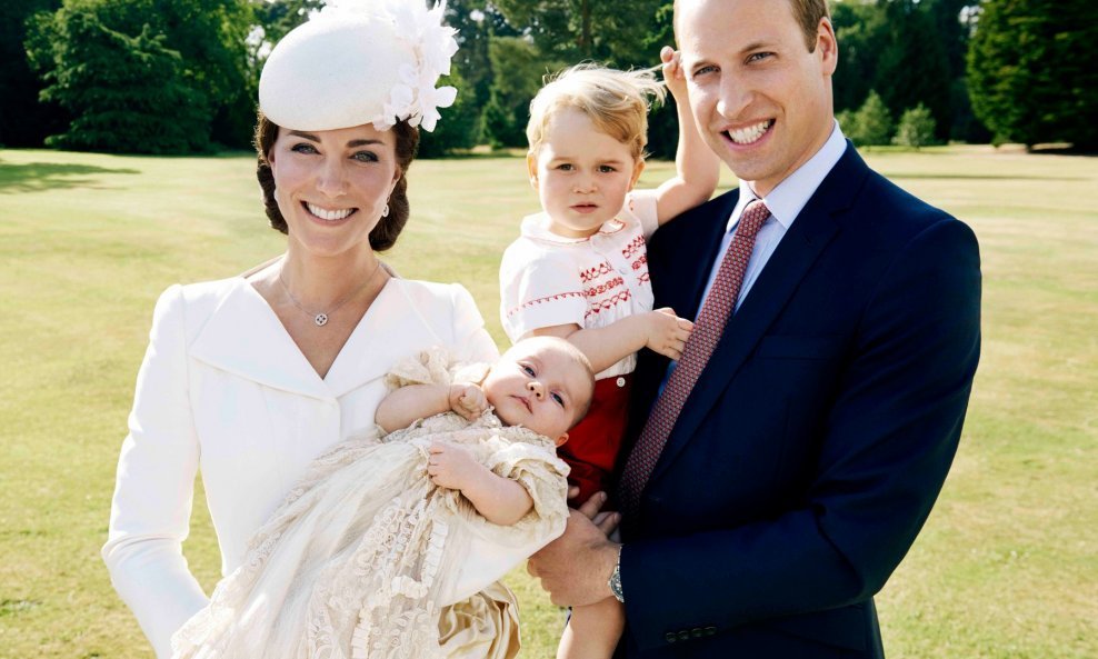 Princ William, vojvotkinja od Cambridgea s djecom Georgeom i malenom Charlotte