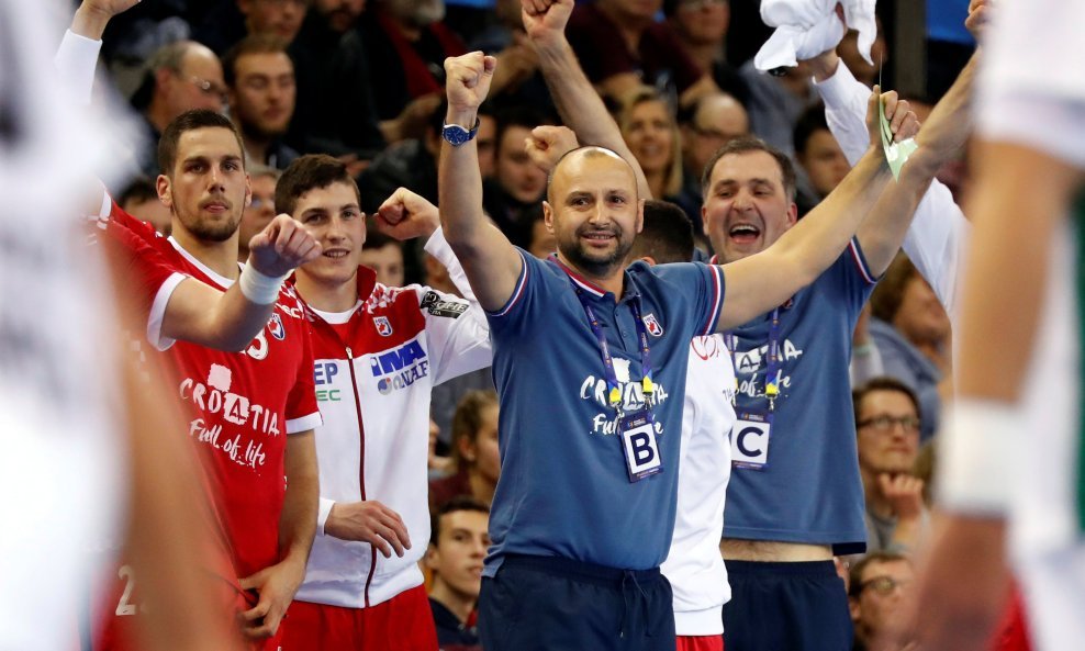 Men's Handball - Hungary v Croatia - 2017 Men's World Championship Main Round - Group C -  Kindarena in Rouen, France - 14/01/17 - Croatia's head coach Zeljko Babic reacts .   REUTERS/Charles Platiau