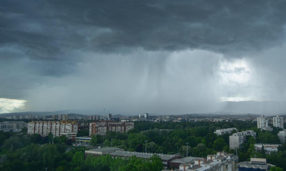 Proljetni pljusak nad Zagrebom