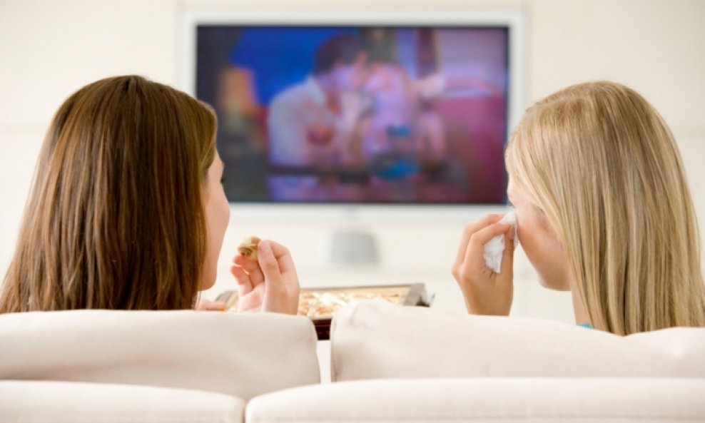 žena hrana televizor mršavljenje