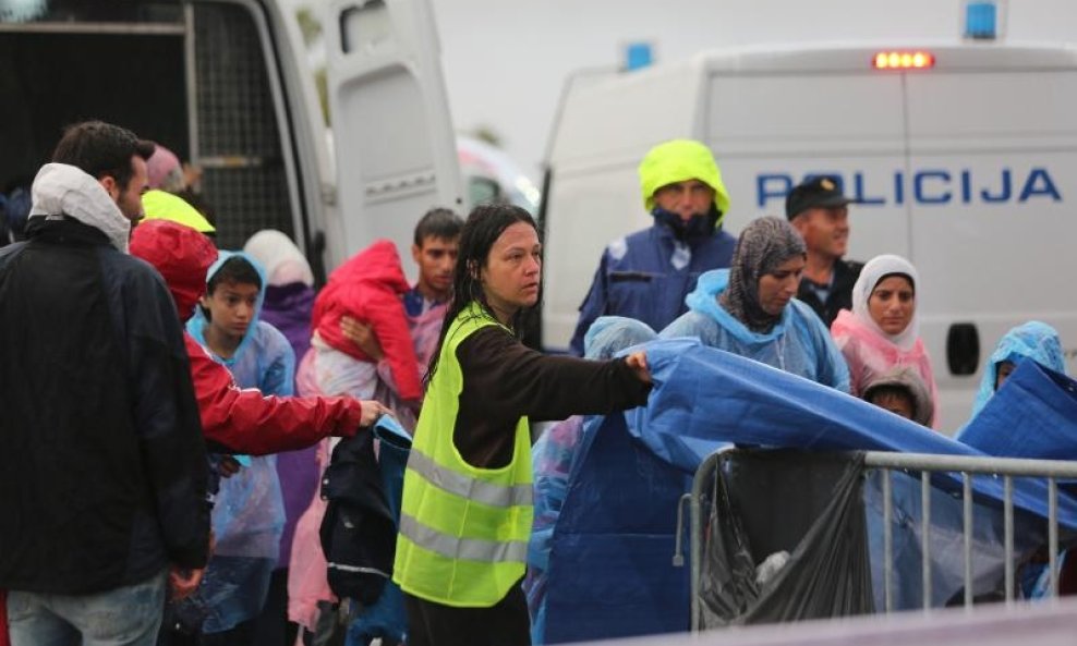  Izbjeglice koje dolaze preko Srbije i dalje pristižu u izbjeglički kam (8)