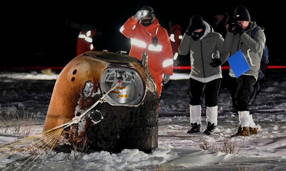 Materijal dovezen kapsulom Chang'e-5 trebao bi pomoći znanstvenicima da nauče više o podrijetlu Mjeseca