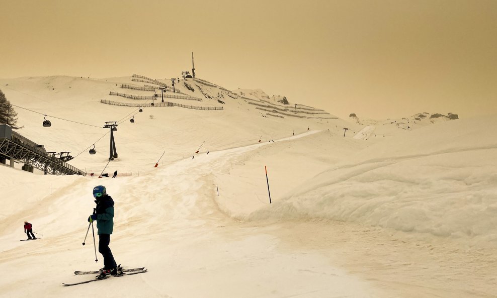 Saharska prašina zatekla je i skijaše na alpskim padinama