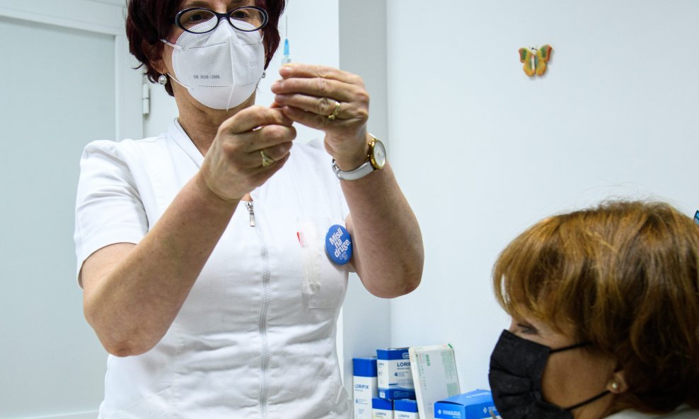 Cijepljenje cjepivom AstraZenece u Splitu