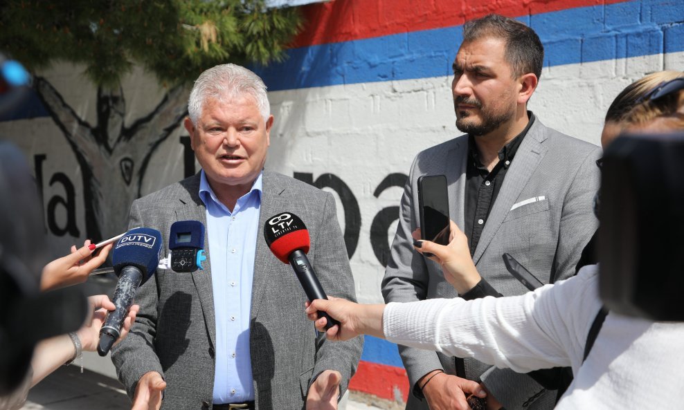 Andro Vlahušić na konferenciji za novinare ispred nogometnog stadiona u Lapadu