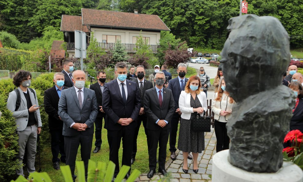 Veliko Trgovišće: Izaslanstvo HDZ-a obilježilo 99. obljetnicu rođenja dr. Franje Tuđmana