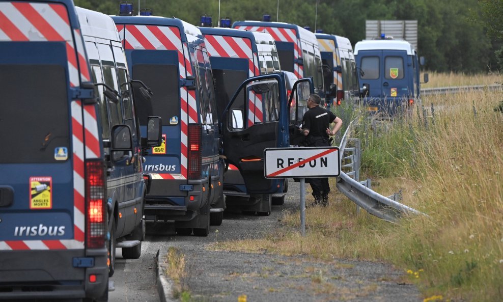 Policija u Redonu