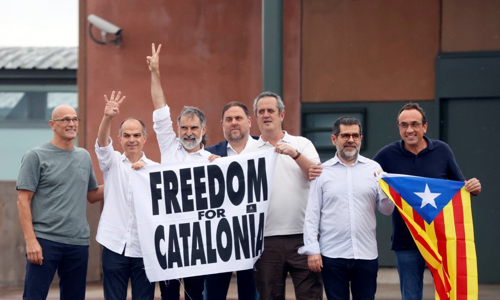 Sedam od devet pomilovanih Katalonaca: Raul Romeva, Jordi Turull, Jordi Cuixart, Oriol Junqueras, Joaquim Forn, Jordi Sanchez i Josep Rull