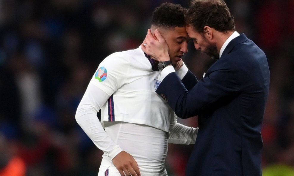 Gareth Southgate (d) i Jadon Sancho