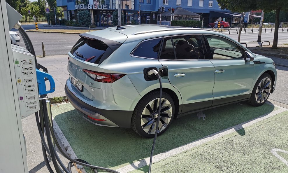 Škoda Enyaq iV 80 je potpuno električni automobil