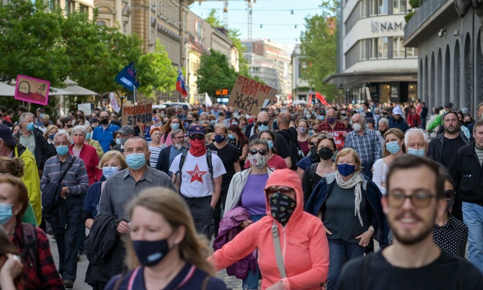 Je li ovo osveta Janšine vlade studentima koji su činili značajan dio prosvjednika na nedavnim protuvladinim prosvjedima?