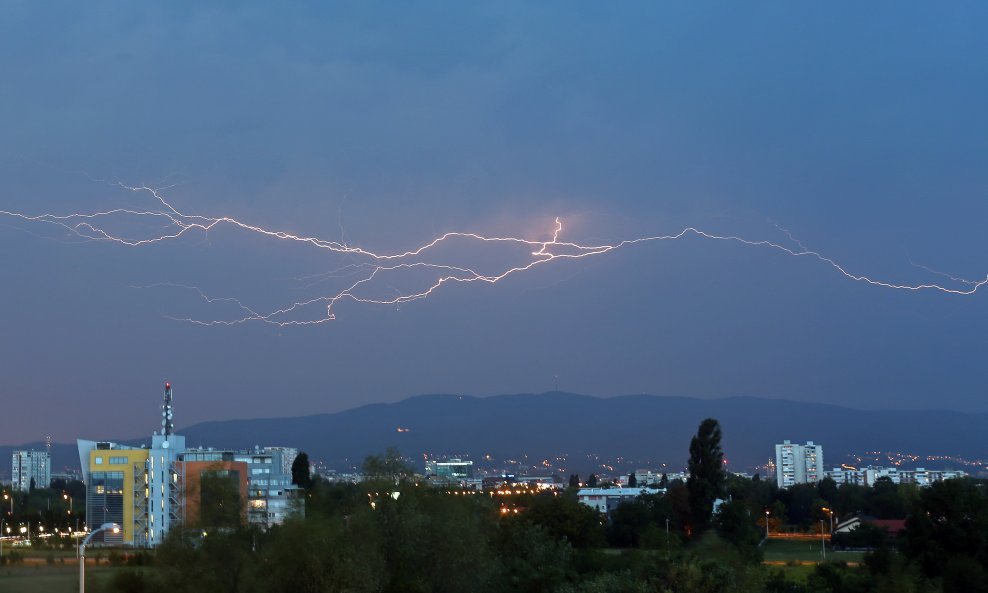 Munje iznad Zagreba