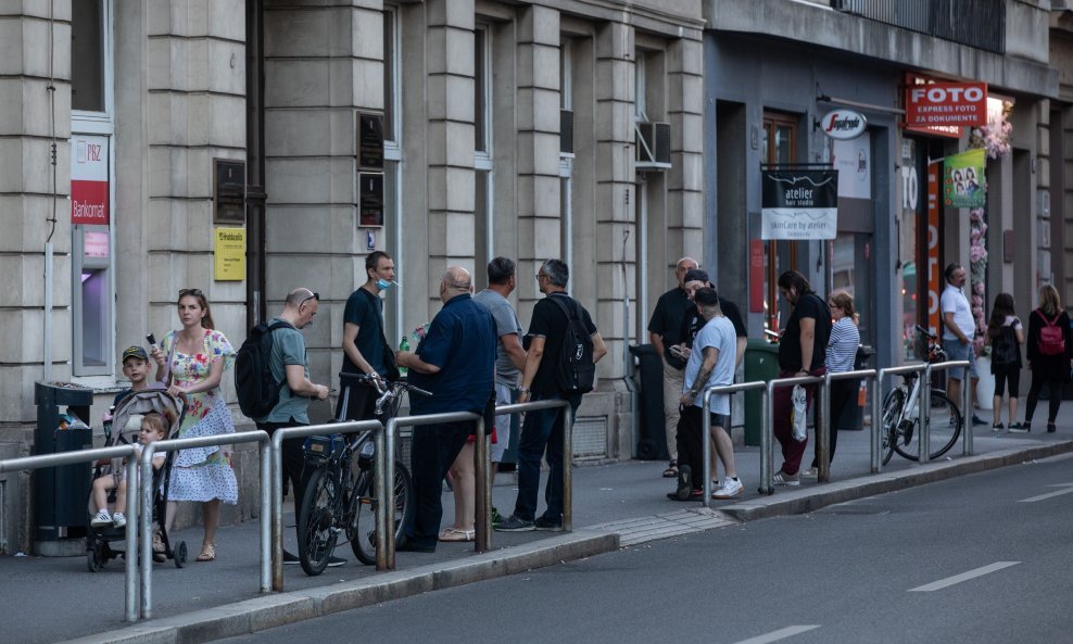 Red za dokumente u Petrinjskoj