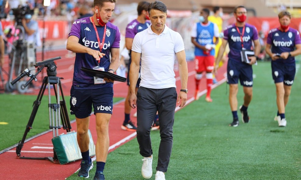 Niko Kovač (u bijeloj majici) nakon utakmice s Lensom