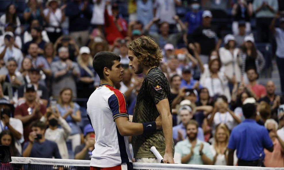 Carlos Alcaraz (lijevo) vs. Stefanos Tsitsipas