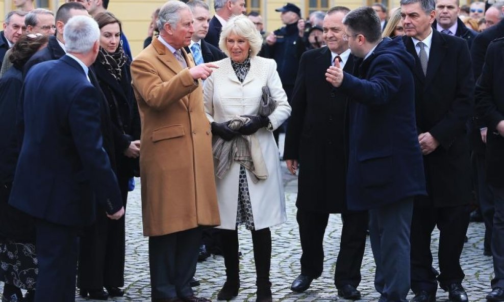 Princ Charles i Camilla prošetali centrom grada i Tvrđom (5)