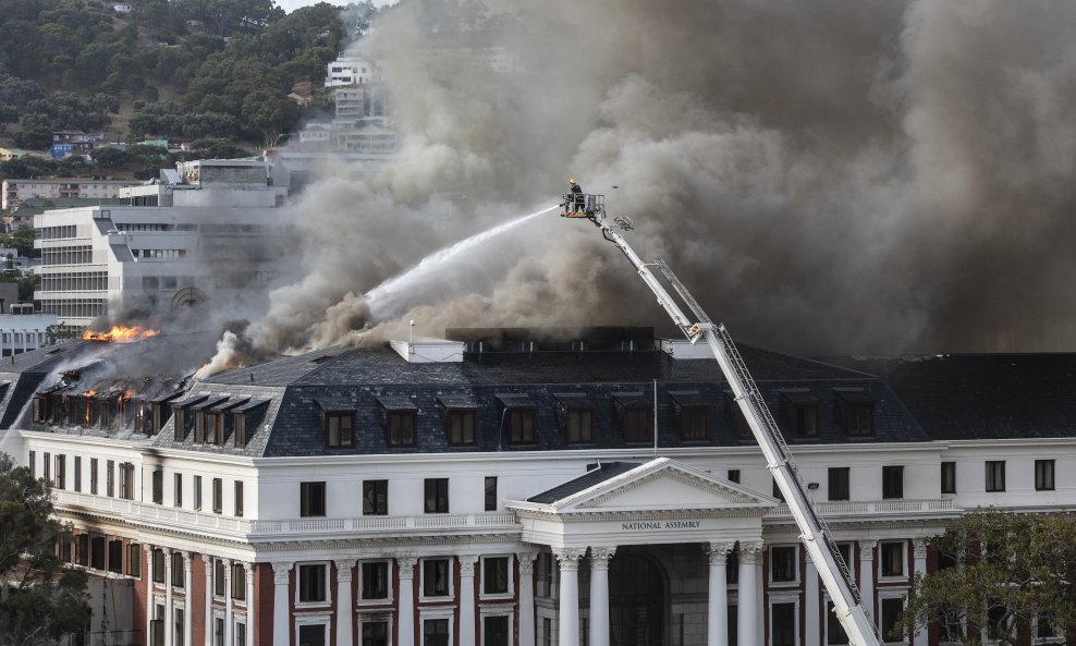 Požar na zgradi Parlamenta u Cape Townu, Južnoafrička Republika