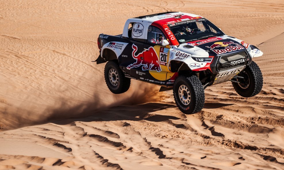 Al-Attiyah s Toyotom GR DKR Hilux T1+ vodi na reliju Dakar 2022 i nakon 8. etape