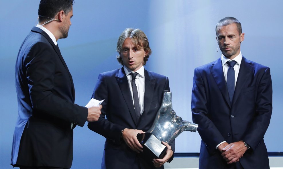 Luka Modrić (u sredini) i Aleksander Čeferin