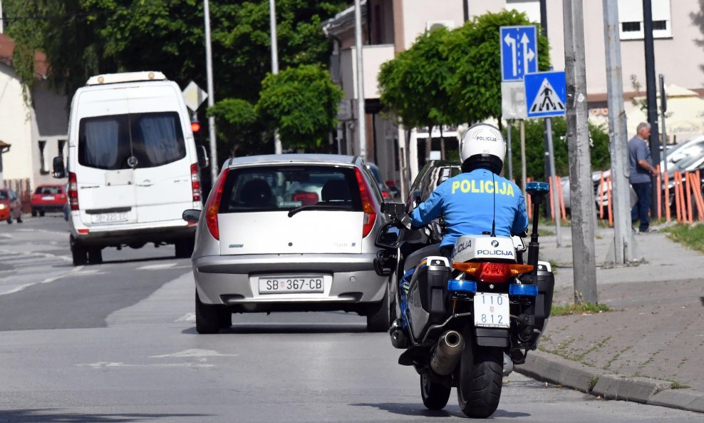 Nesreća U Centru Zagreba: Motorom Naletio Na ženu Na Biciklu I Pobjegao ...