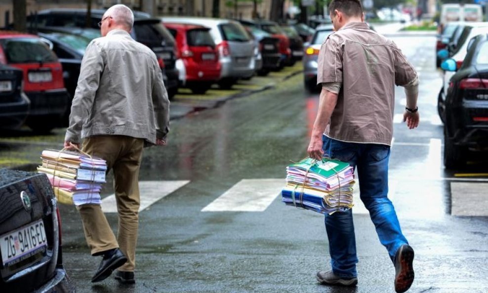 Privođenje uhićenih zbog sumnje na pranje novca (7)