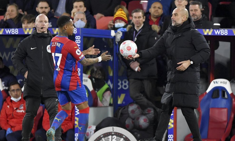 Pep Guardiola i Nathaniel Clyne (Crystal Palace)