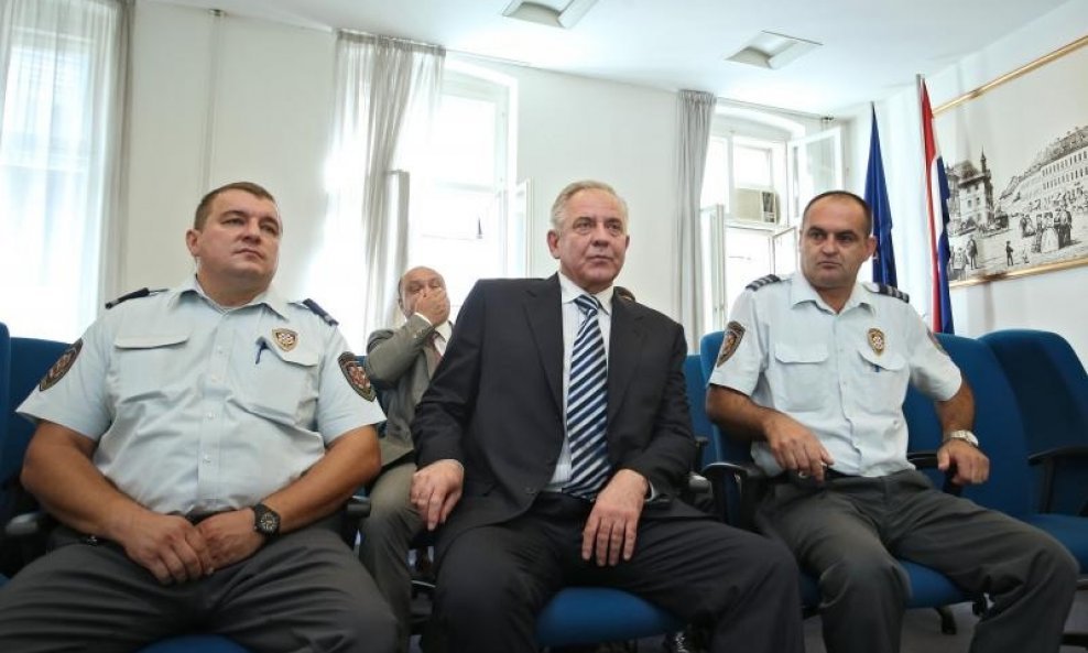 Ivo Sanader s pravosudnim policajcima
