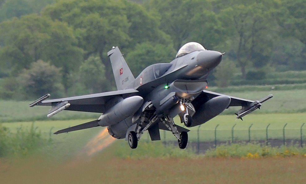 Turski F-16