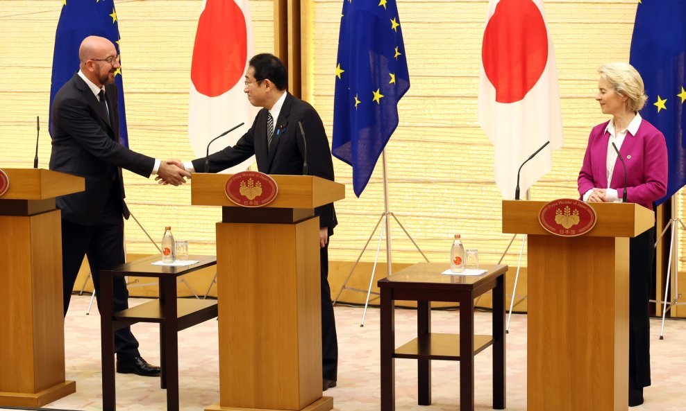 Charles Michel, Fumio Kishida i Ursula von der Leyen