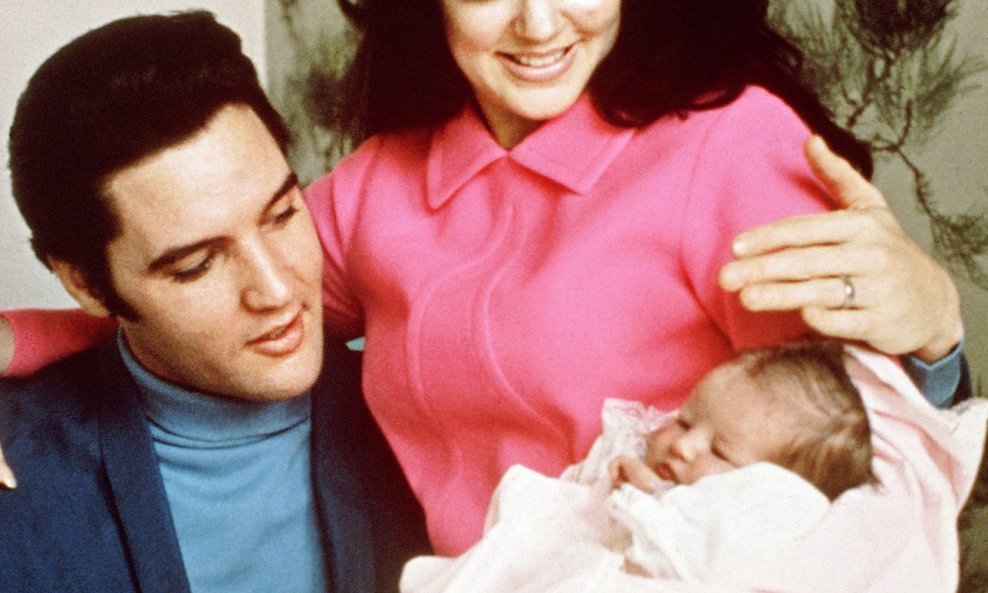 Elvis i Priscilla Presley s Lisom Marie