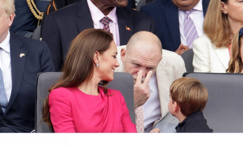 Mike Tindall s Kate Middleton i princom Louisom