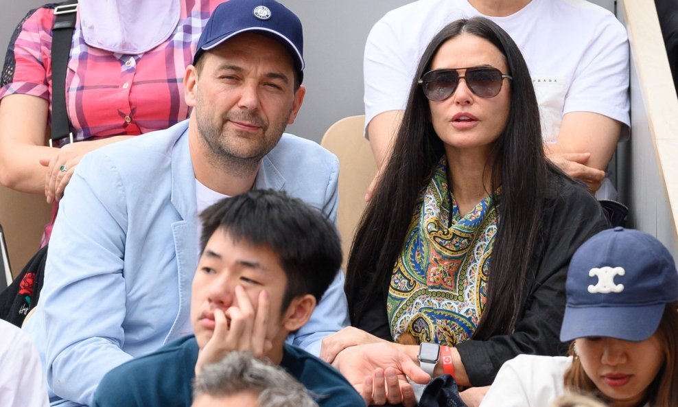 Demi Moore s novim odabranikom Danielom Hummom