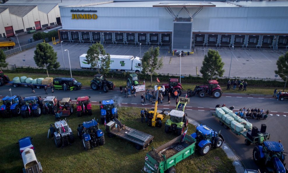 Nizozemski farmeri blokiraju prometnice