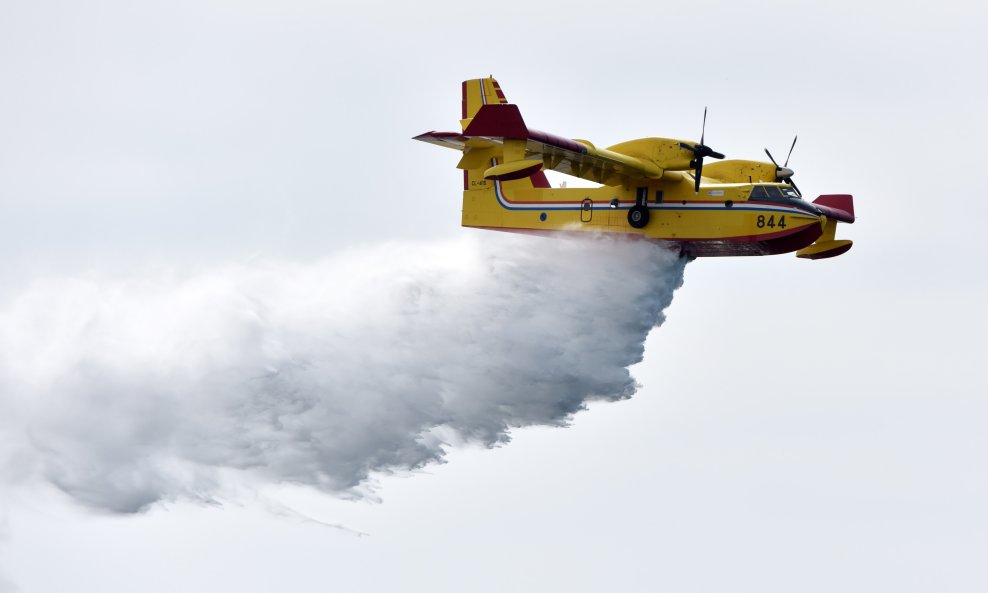 Canadair CL-415