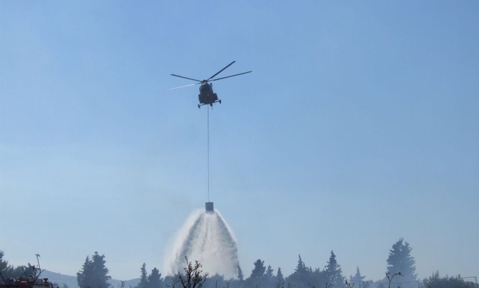 Helikopter Mi-8 MTV u gašenju požara