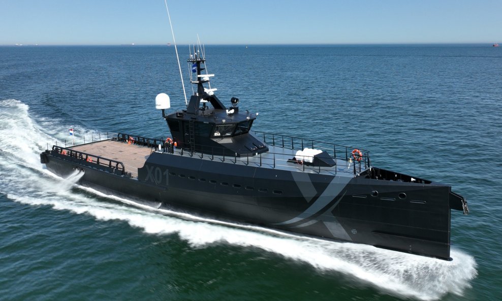 Damen FCS 4008 baziran je u luci Portsmouth