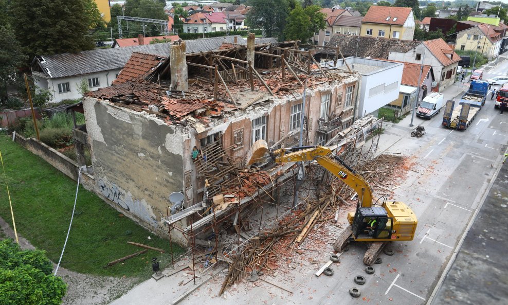 Urušila se secesijska katnica u Sisku