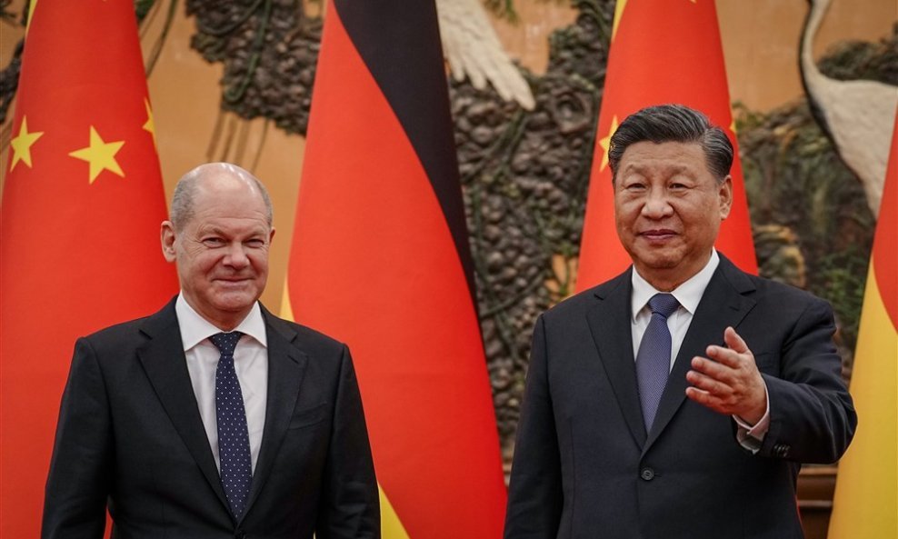 Olaf Scholz i Xi Jingpin - ilustracija