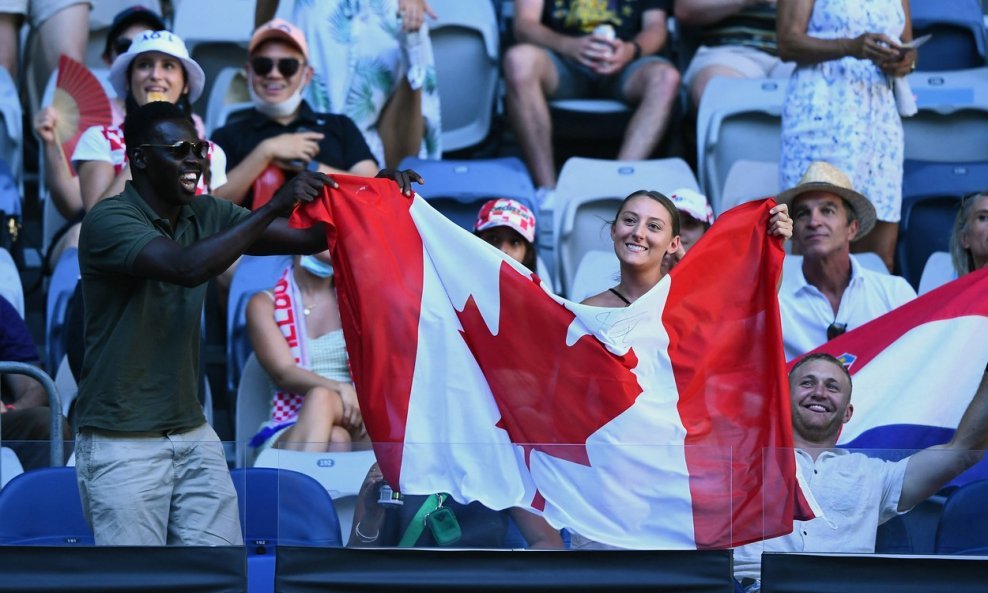 Kanadski navijač na tribini među hrvatskim navijačima - ovakvih slika sigurno će biti i u Katru