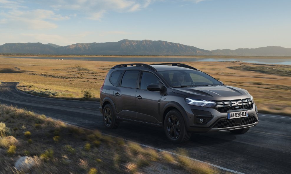 Dacia Jogger HYBRID 140 je prvi Dacijin model koji ima hibridnu tehnologiju i stoga pridonosi elektrifikaciji asortimana marke