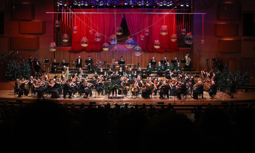 Fotografija s nedavno održanog Filharmonijskog bala u Lisinskom