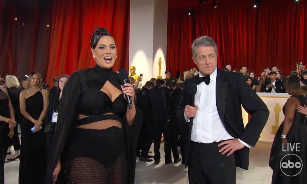 Ashley Graham i Hugh Grant